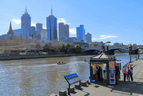 El horizonte de Melbourne y el río Yarra —  Fotos de Stock