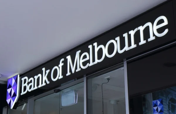 Melbourne australia - 23. august 2014: bank of melbourne logo - bank of melbourne ist ein finanzinstitut in victoria australia, eine tochtergesellschaft der westpack gruppe. — Stockbild Bank von Melbourne — Stockfoto