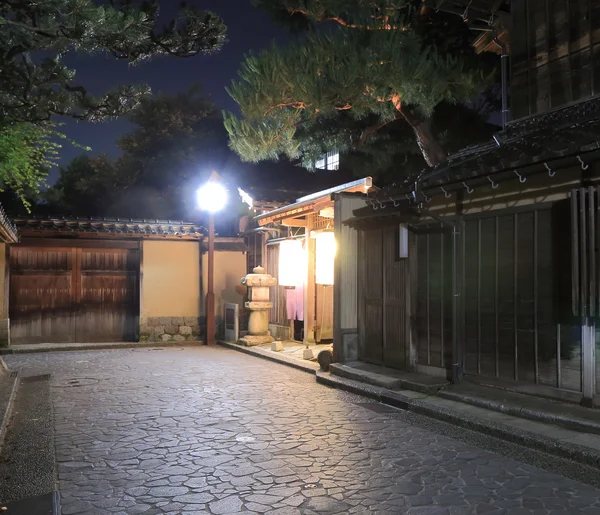 Историческая архитектура Японии по ночам — стоковое фото