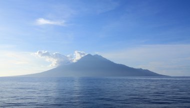 Sumbawa Endonezya volkanik dağ
