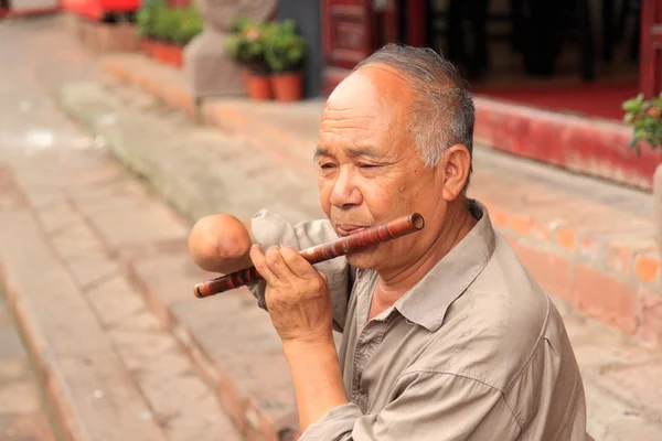 Pouliční muzikant v Luodai Chengdu, Čína — Stock fotografie