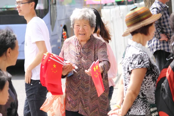 Ηλικιωμένη γυναίκα στο Πεκίνο της Κίνας — Φωτογραφία Αρχείου