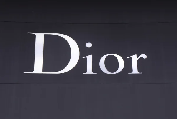 Editorial Christian Dior Se Logo Em Construção De Vidro. Video Estoque -  Vídeo de varejo, companhia: 204291001