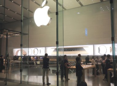 Apple computer shop