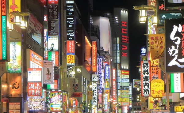 Paisaje urbano nocturno de Shinjuku Tokio Japón — Foto de Stock