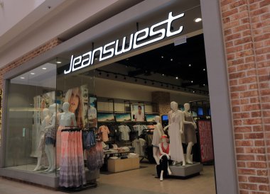 Jeanswest clothes shop Australia