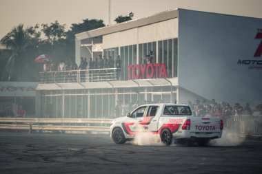 Pick-up car perform burnout tire on the track
