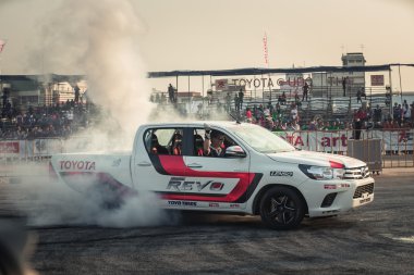 Pick-up car perform burnout tire on the track