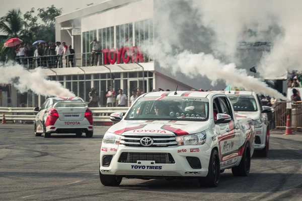 Pick-up perform drifting on the track