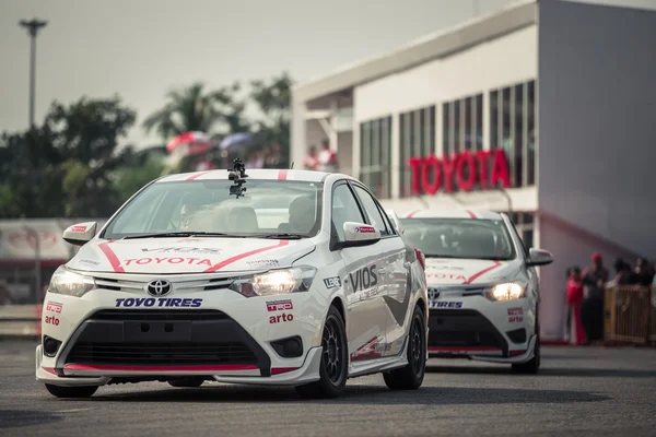 Rendimiento del coche en la pista — Foto de Stock