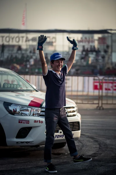 Motorista japonês acenando mão após show — Fotografia de Stock