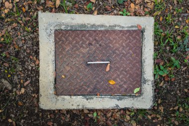 bir pas ile dikdörtgen kanalizasyon