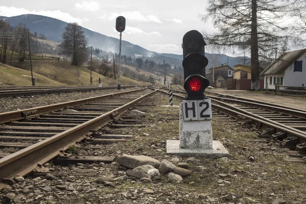 trafik ışığı kırmızı sinyal demiryolu ile