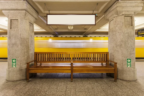 Пустой баннер на станции метро Лицензионные Стоковые Изображения