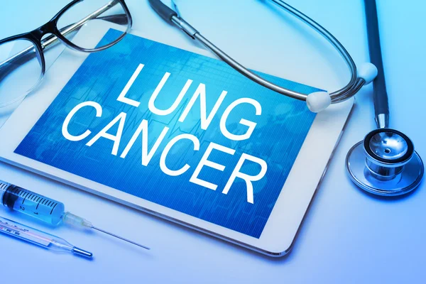 Слова раку легенів на екрані планшетів — стокове фото