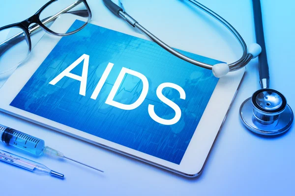 AIDS słowo na ekranie tabletu — Zdjęcie stockowe