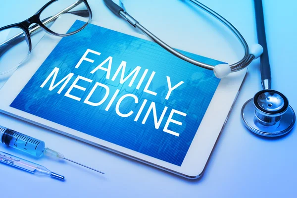Tableta digital con signo de medicina familiar — Foto de Stock