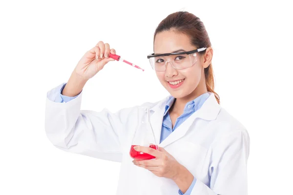 Medische of wetenschappelijke onderzoeker bij kolf maken van de test of onderzoek op witte achtergrond. — Stockfoto