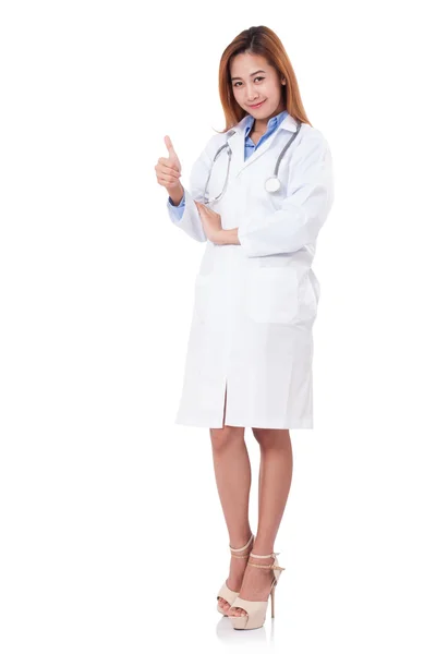 엄지를 보여주는 여성 의사의 전체 길이. — 스톡 사진