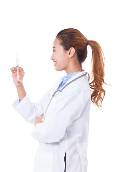Vrouwelijke arts spuit met injectie te houden. gezondheidszorg en medische concept — Stockfoto