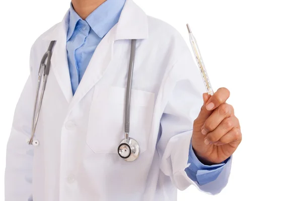 Vrouwelijke arts thermometer te houden met de stethoscoop. — Stockfoto