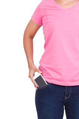 Boş ekran ile kot pantolon cebinde akıllı cep telefonu.
