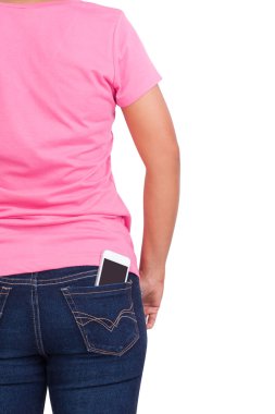 Boş ekran ile kot pantolon cebinde akıllı cep telefonu.