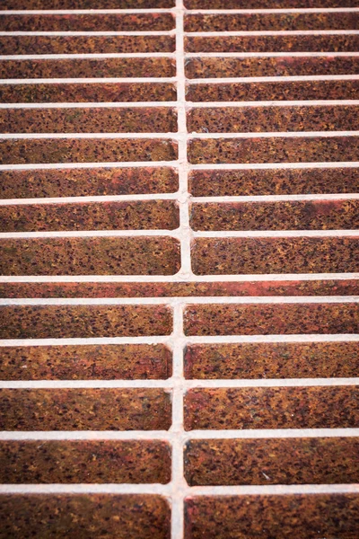 Rejilla de acero oxidado de cubierta de drenaje — Foto de Stock