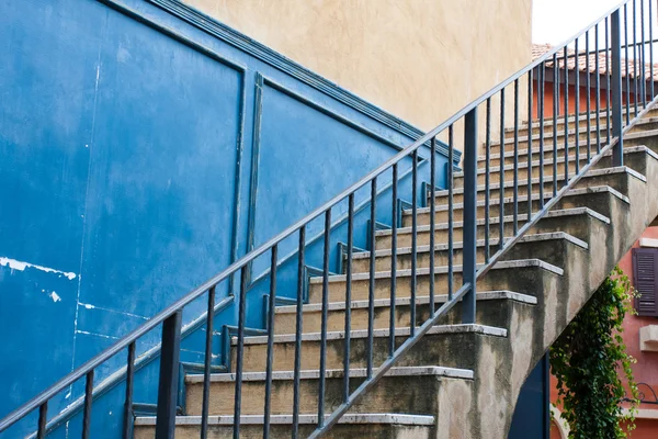 Ancien escalier en béton — Photo