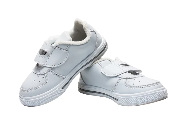 Piccolo bambino sport scarpe bianche — Foto Stock