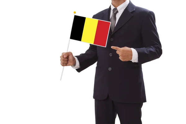 Biznesmen w garniturze gospodarstwa pod banderą Belgii — Zdjęcie stockowe