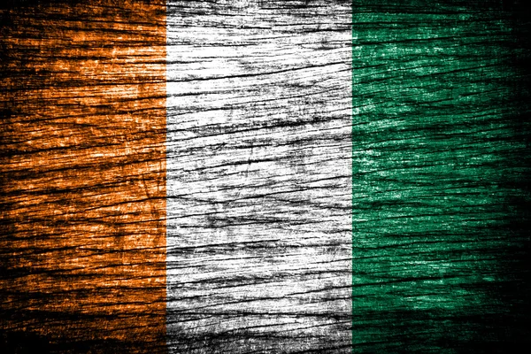 Ivory Coast vlag op oude houtstructuur — Stockfoto