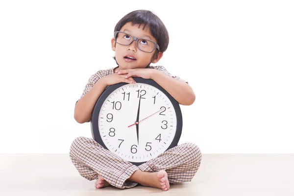 Söt pojke håller stora klocka — Stockfoto