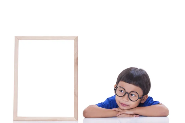 Garçon mignon avec tableau blanc — Photo