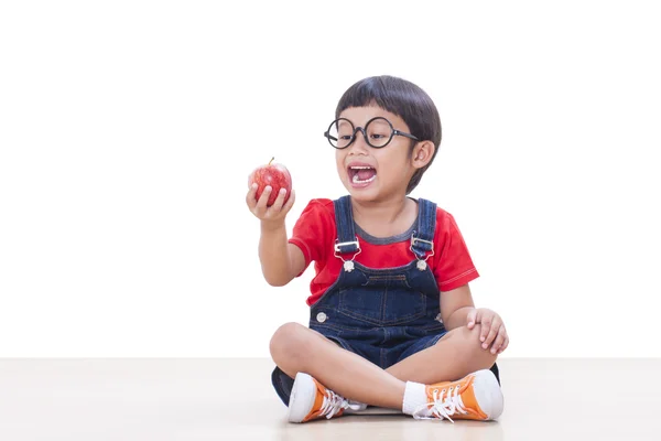 Niño sosteniendo manzana roja — Foto de Stock