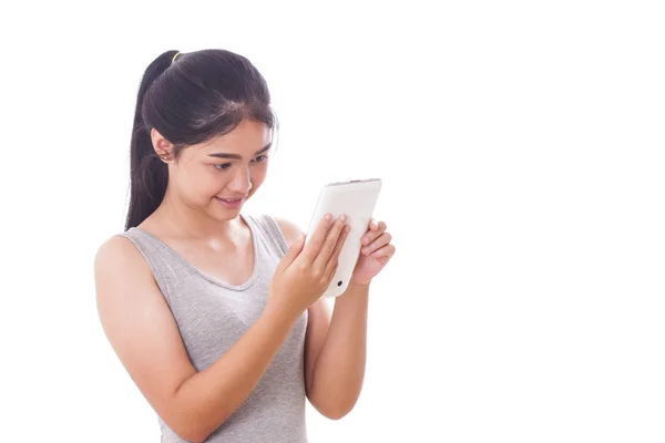 Mulheres jovens usando tablet pc no fundo branco — Fotografia de Stock