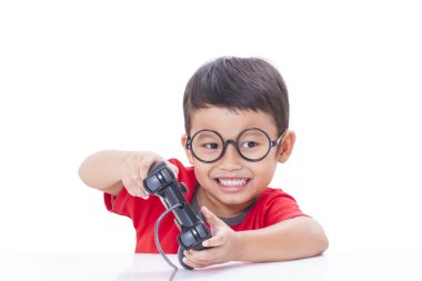 Video oyunu oynayan çocuk