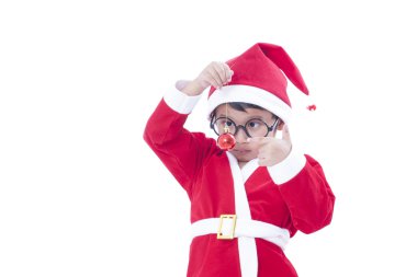 Noel Baba üniforması ve kırmızı Noel top tutan mutlu çocuk