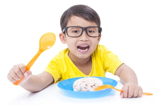 Kleine jongen eten rijst. — Stockfoto