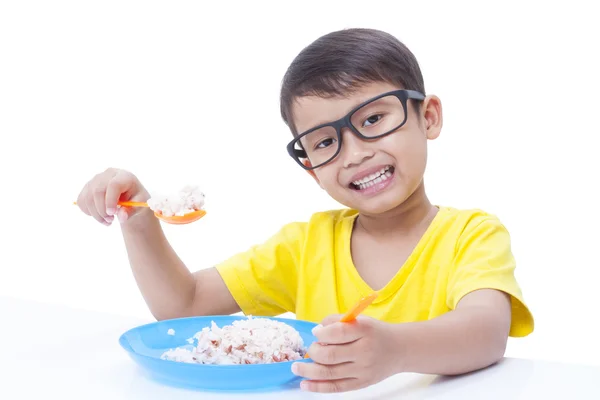 小男孩吃米饭. — 图库照片