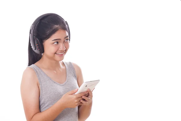 Unga kvinnor med TabletPC och hörlurar. — Stockfoto