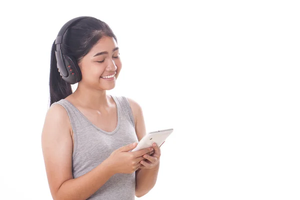 Jonge vrouwen met tablet pc en hoofdtelefoon. — Stockfoto