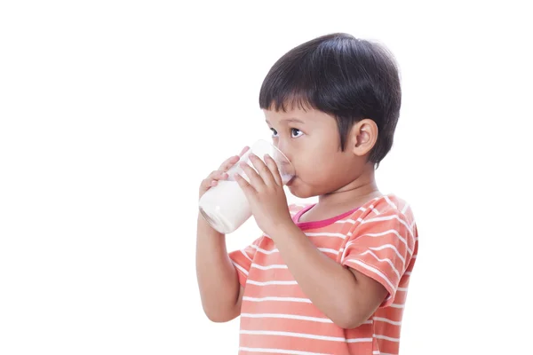 Lindo chico bebiendo leche — Foto de Stock