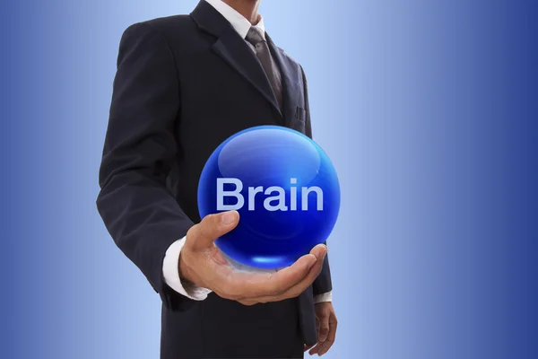 Empresario mano sosteniendo azul bola de cristal ingenio cerebro palabra . —  Fotos de Stock