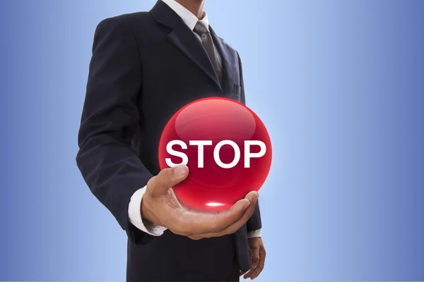 Бизнесмен держит в руках красный хрустальный шар со знаком "Стоп" . — стоковое фото