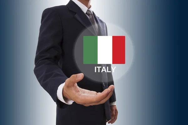 Рука бизнесмена с флагом Италии — стоковое фото