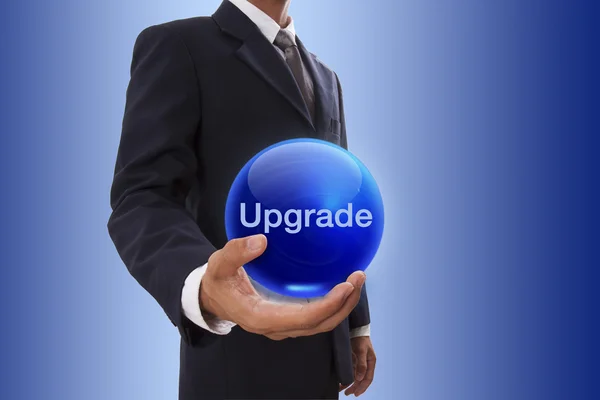 Biznesmen ręki trzymającej niebieski kryształowej kuli z aktualizacji programu word. — Zdjęcie stockowe