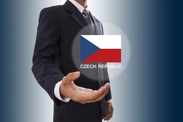 Main d'homme d'affaires montrant le drapeau de la République tchèque — Photo