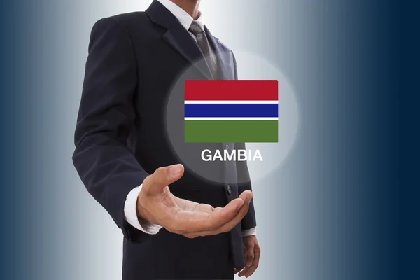 Empresario mano mostrando la bandera de Gambia —  Fotos de Stock