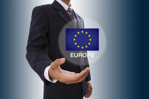 Empresario mano mostrando Bandera de Europa — Foto de Stock